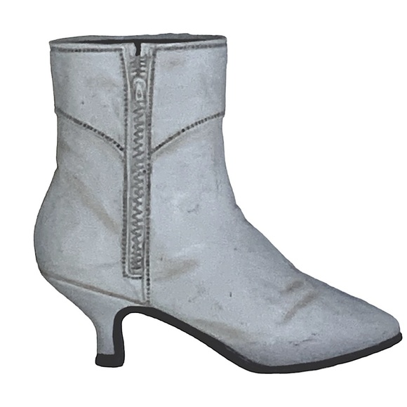 Vintage Miniature Boot Just The Right Shoe Figure Collectible White Retired 1999 - Picture 1 of 16
